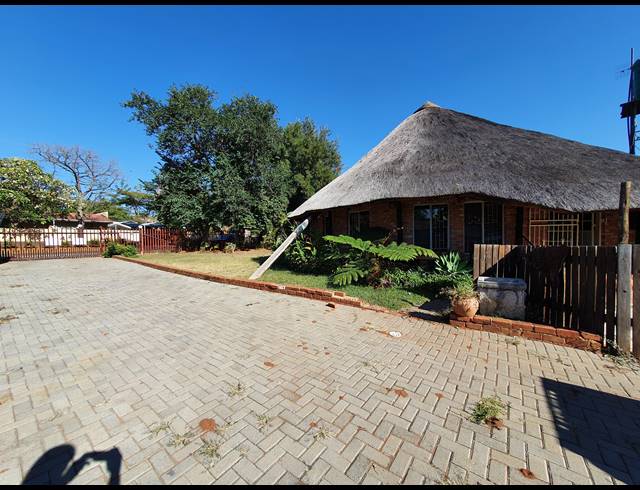 3 BEDROOM FREEHOLD FOR SALE IN BO-DORP